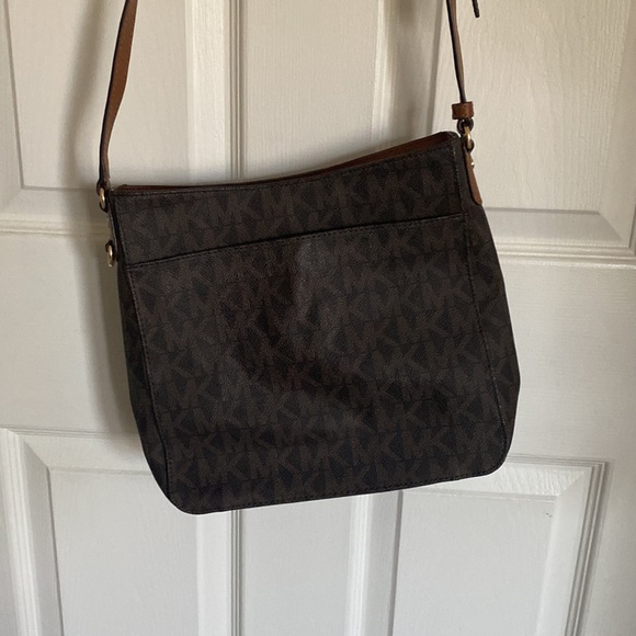 Michael kors crossbody purse - Picture 3 of 6